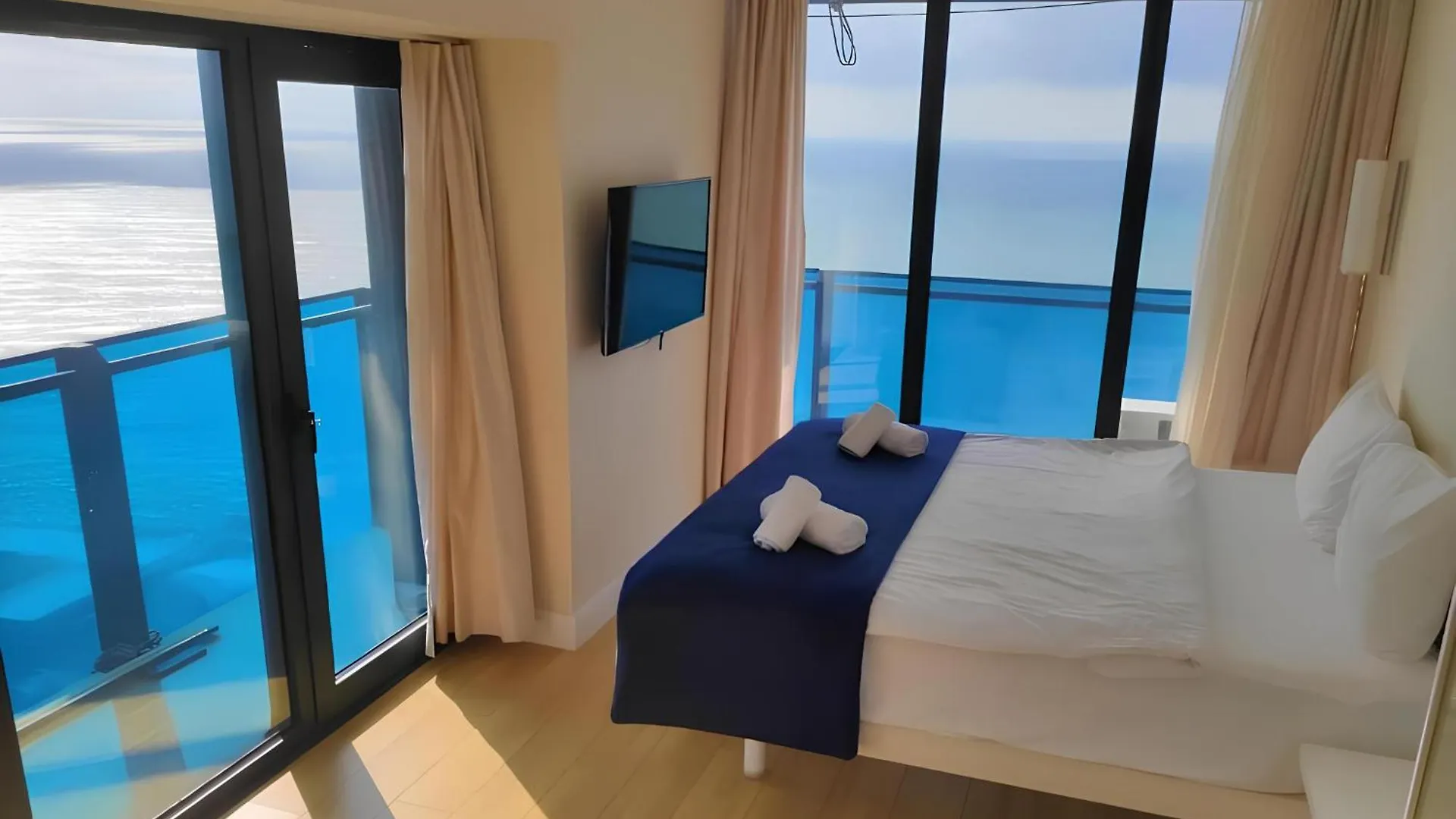 Beachfront Panoramic Apartments Μπατούμι