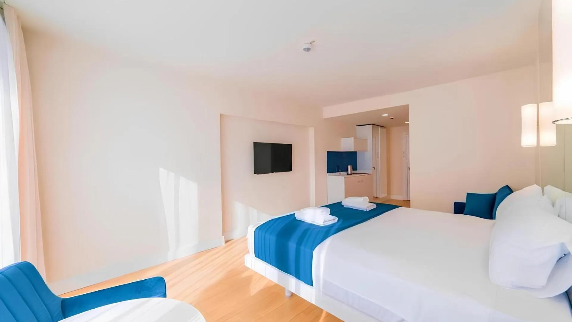 Beachfront Panoramic Apartments Batumi