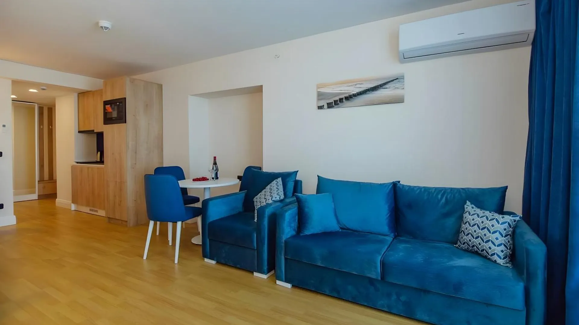 Beachfront Panoramic Apartments Μπατούμι