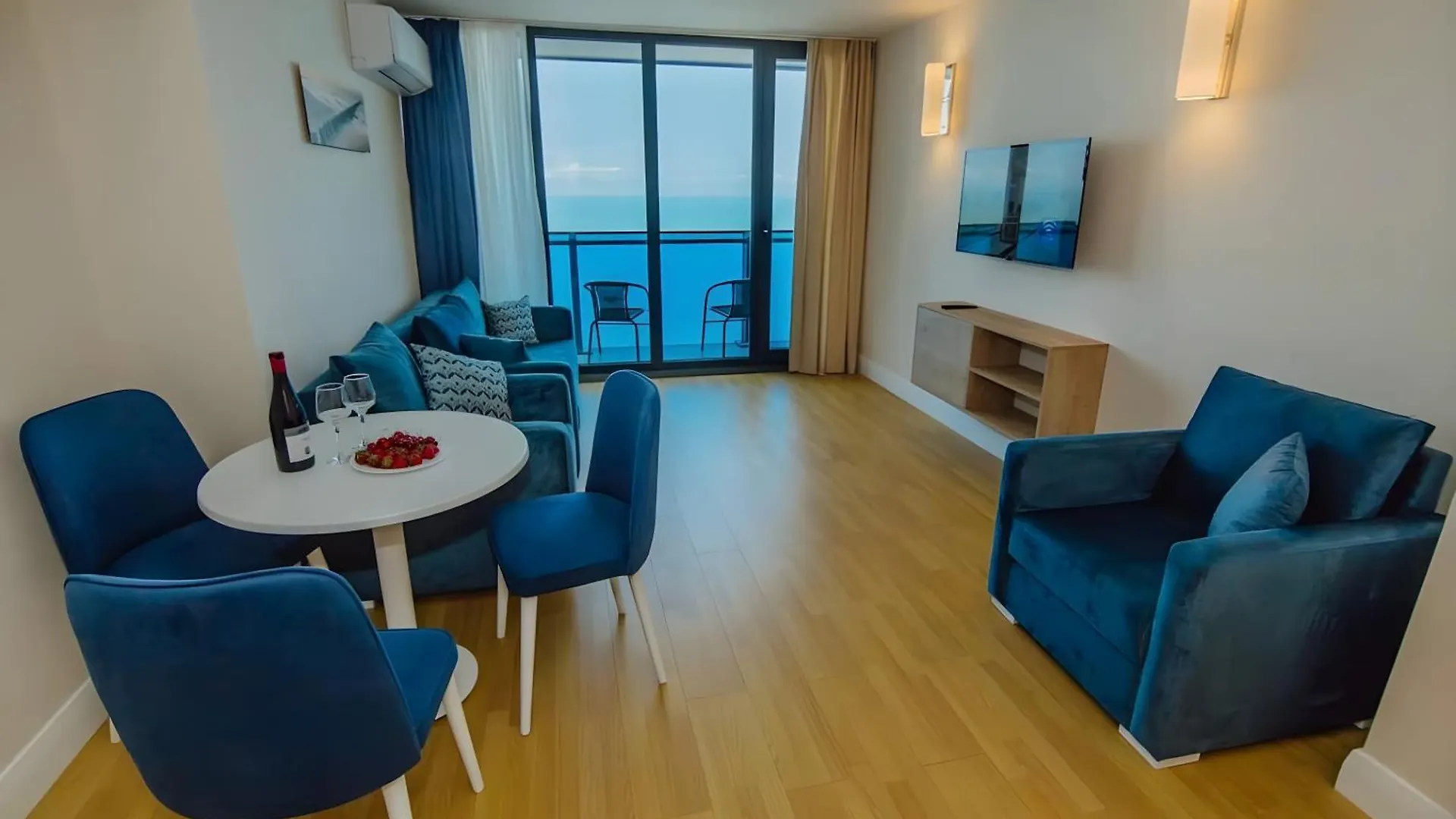 Beachfront Panoramic Apartments Μπατούμι